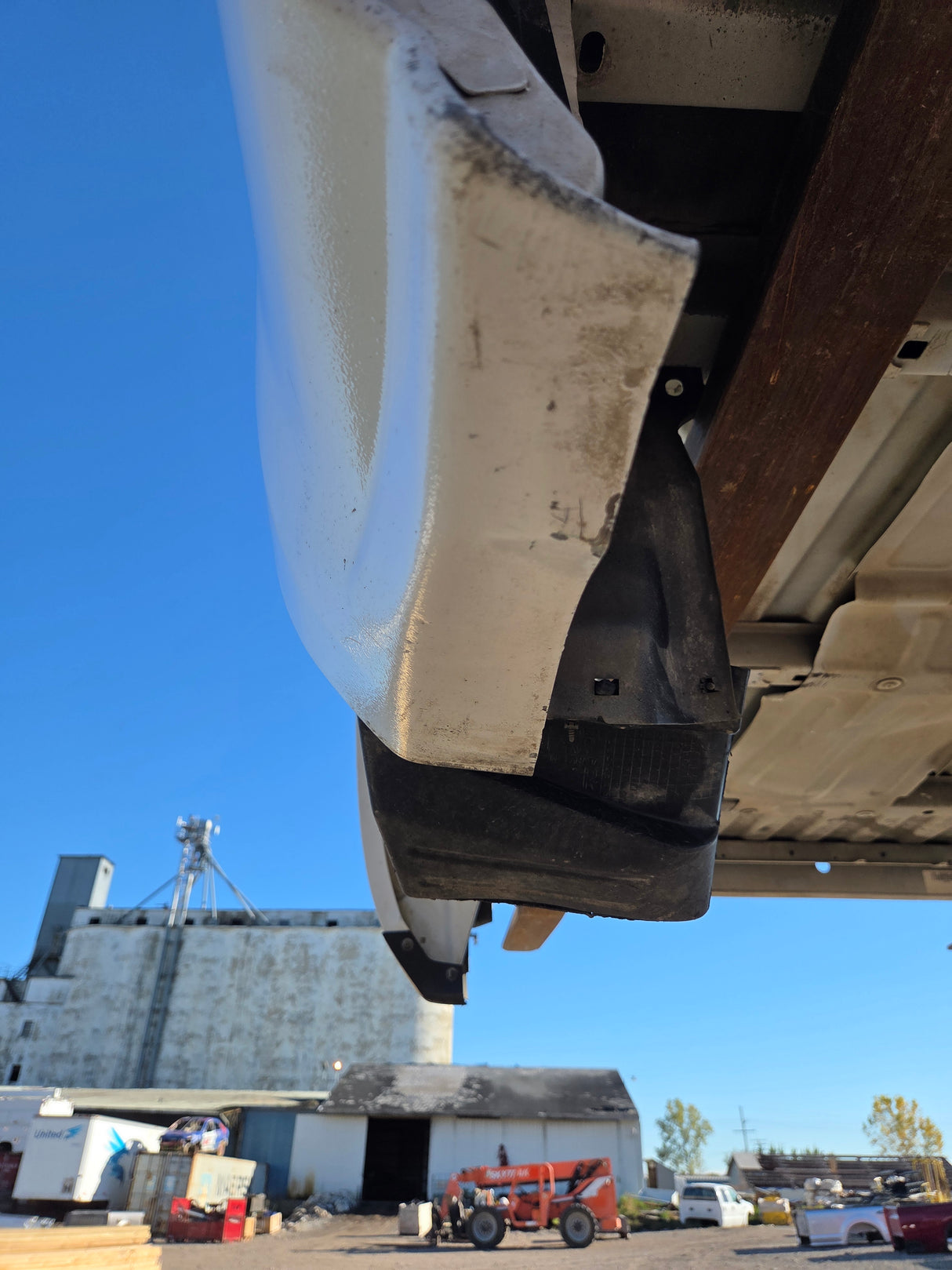 2014-2019 Chevrolet Silverado 1500 5' 8" Short Bed - Summit White