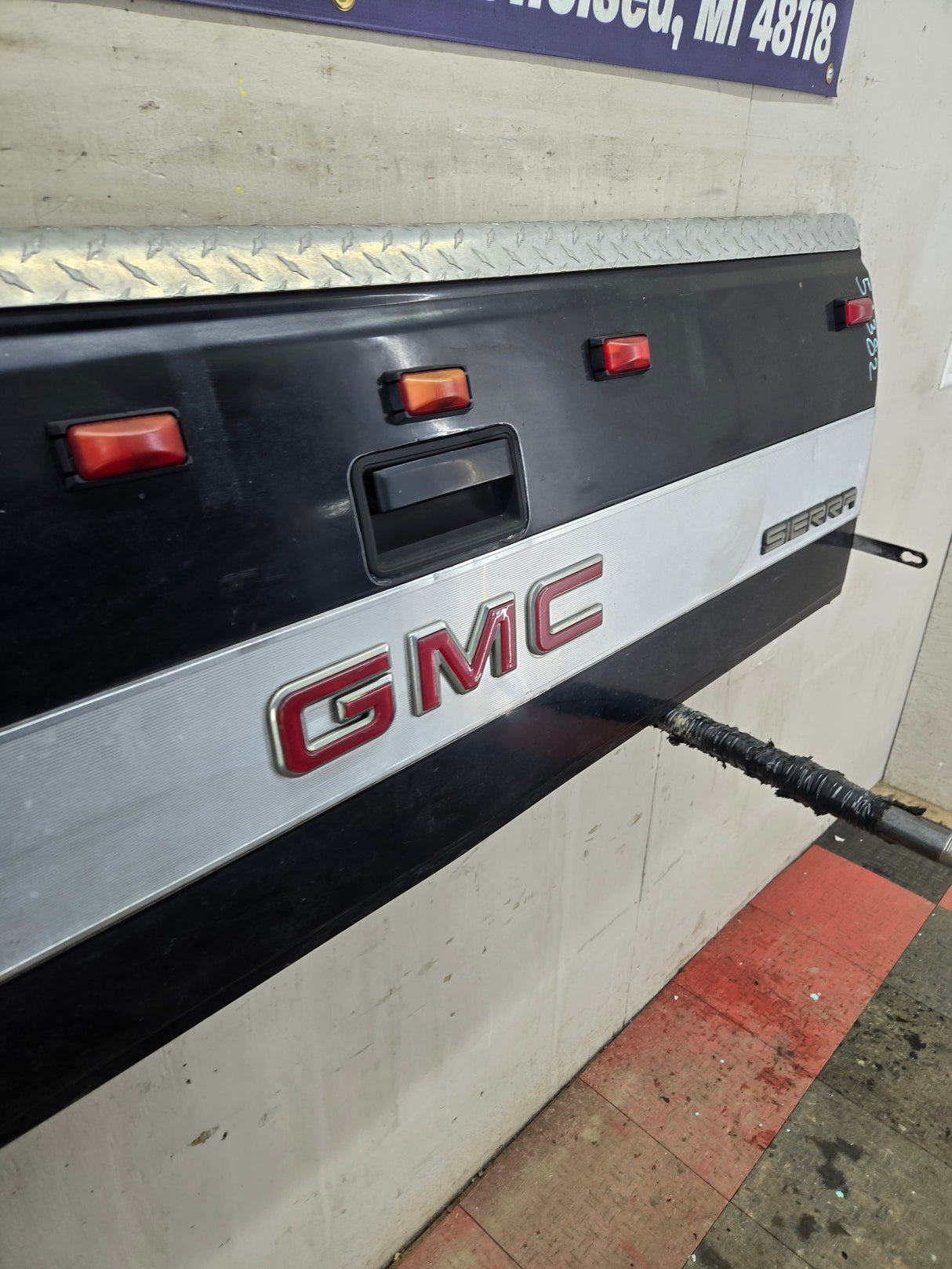 1988-1998 Chevrolet / GMC 1500 2500 3500 Dually Tailgate - Black