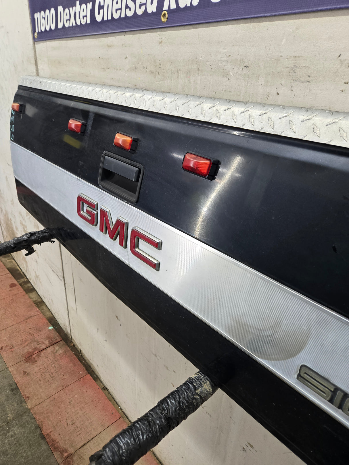 1988-1998 Chevrolet / GMC 1500 2500 3500 Dually Tailgate - Black