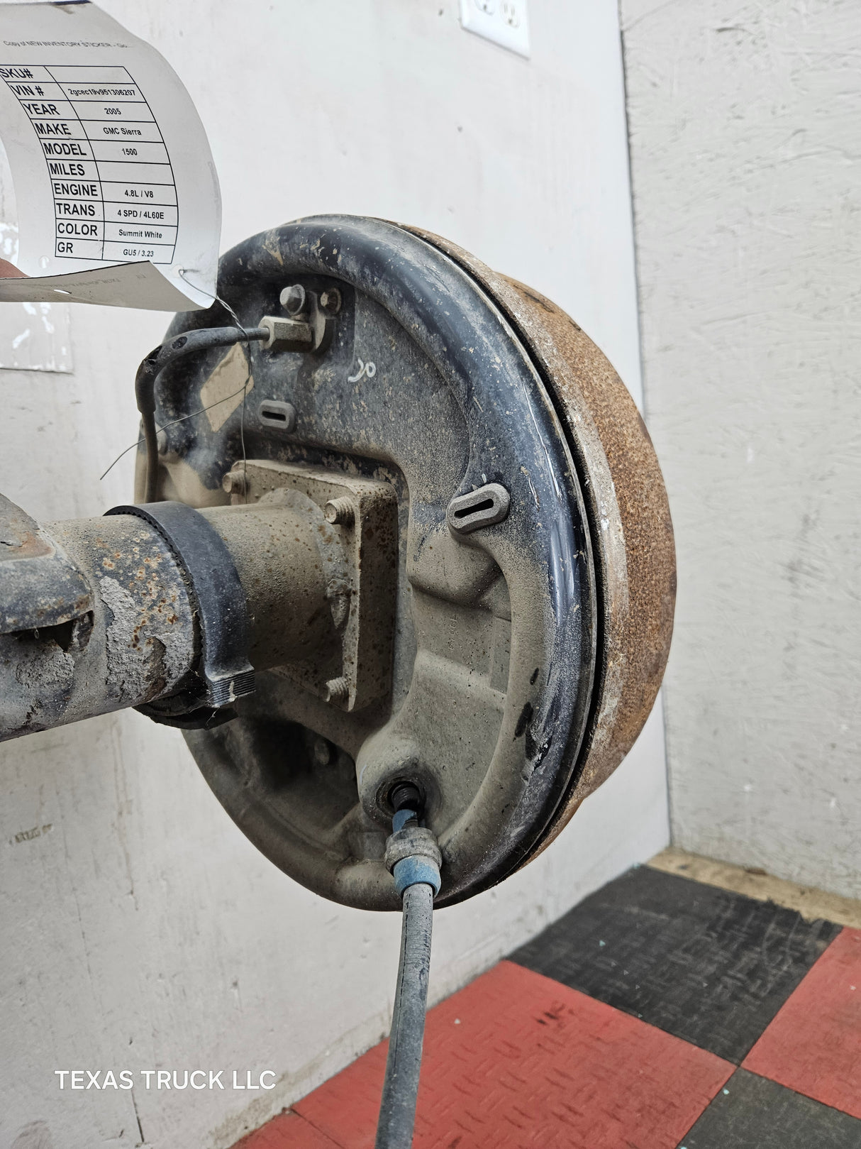 2005-2007 Chevrolet Silverado GMC Sierra 1500 3.23 Rear Axle