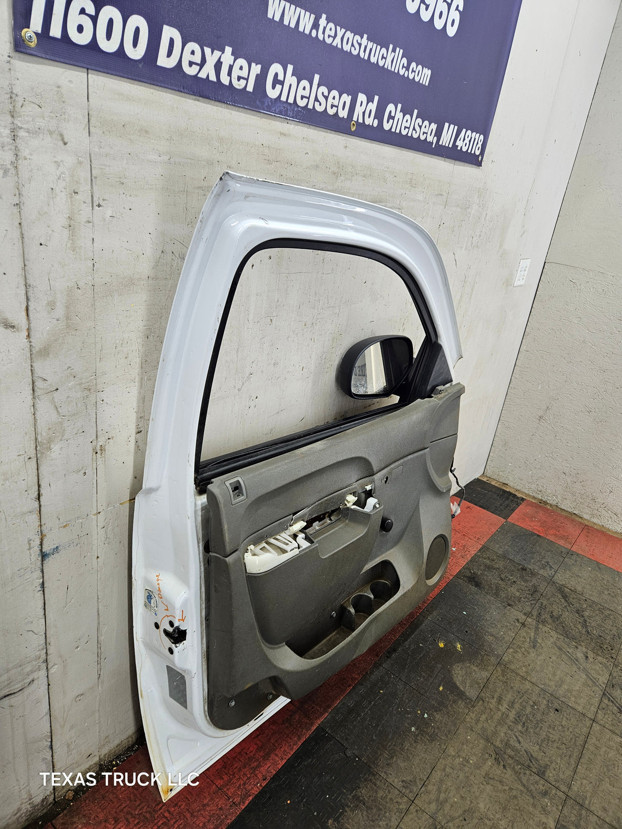 2007-2013 Chevrolet Silverado / GMC Sierra DAMAGE 1500 2500 3500 HD LH Front Driver Side Door