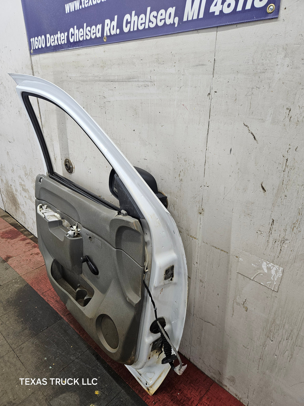 2007-2013 Chevrolet Silverado / GMC Sierra DAMAGE 1500 2500 3500 HD LH Front Driver Side Door