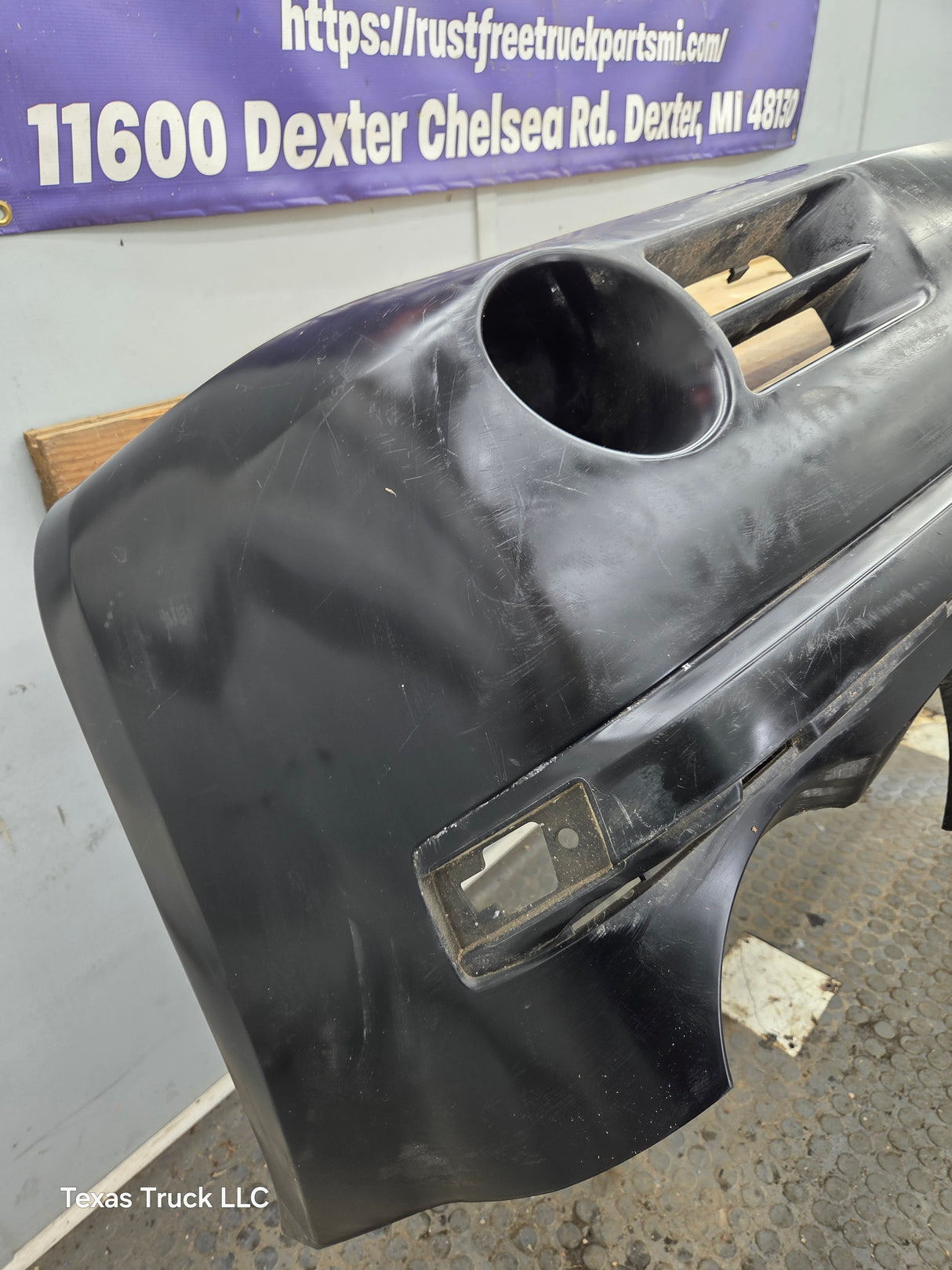 2005-2010 Chrysler 300 5.7L Bumper Cover with fogs