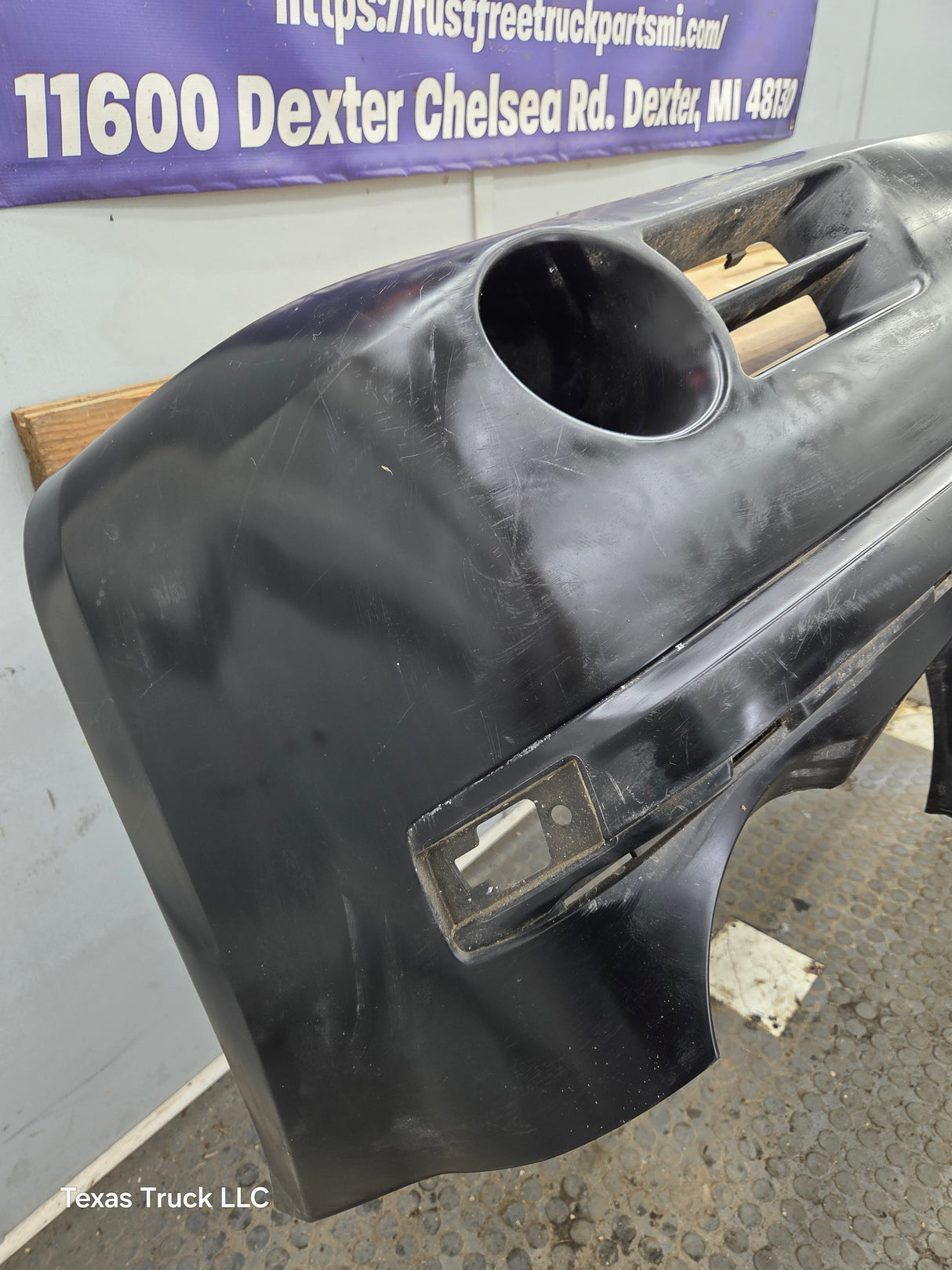 2005-2010 Chrysler 300 5.7L Bumper Cover with fogs