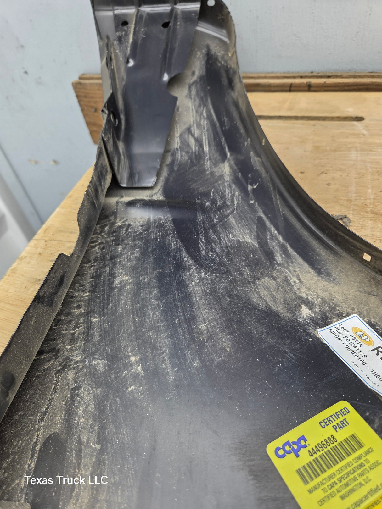 1995-1998 Ford Explorer Mercury Mountaineer Passenger Side RH Front Fender W/O Wheel Well Molding