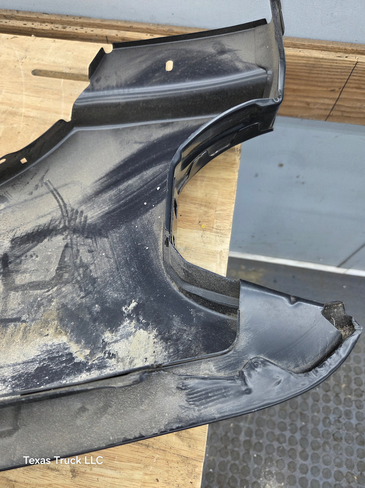 1995-1998 Ford Explorer Mercury Mountaineer Passenger Side RH Front Fender W/O Wheel Well Molding