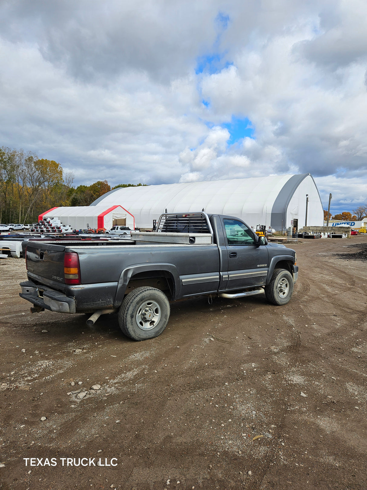 2002 Chevrolet Silverado 2500HD Regular Cab 8' Long Bed - FULL PART OUT