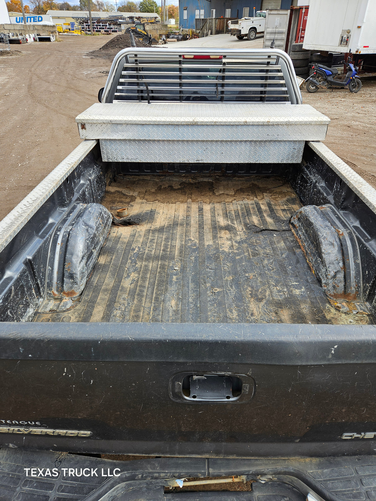 2002 Chevrolet Silverado 2500HD Regular Cab 8' Long Bed - FULL PART OUT