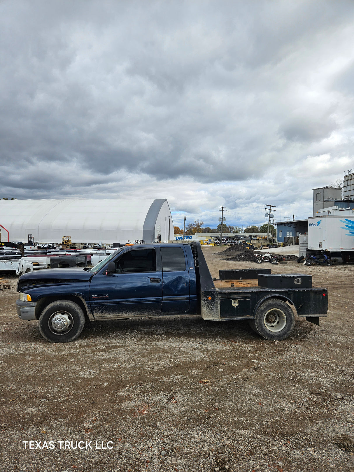 2000 DODGE RAM 3500 Extended Cab Long Bed Flatbed Cummins Manual Transmission - FULL PART OUT