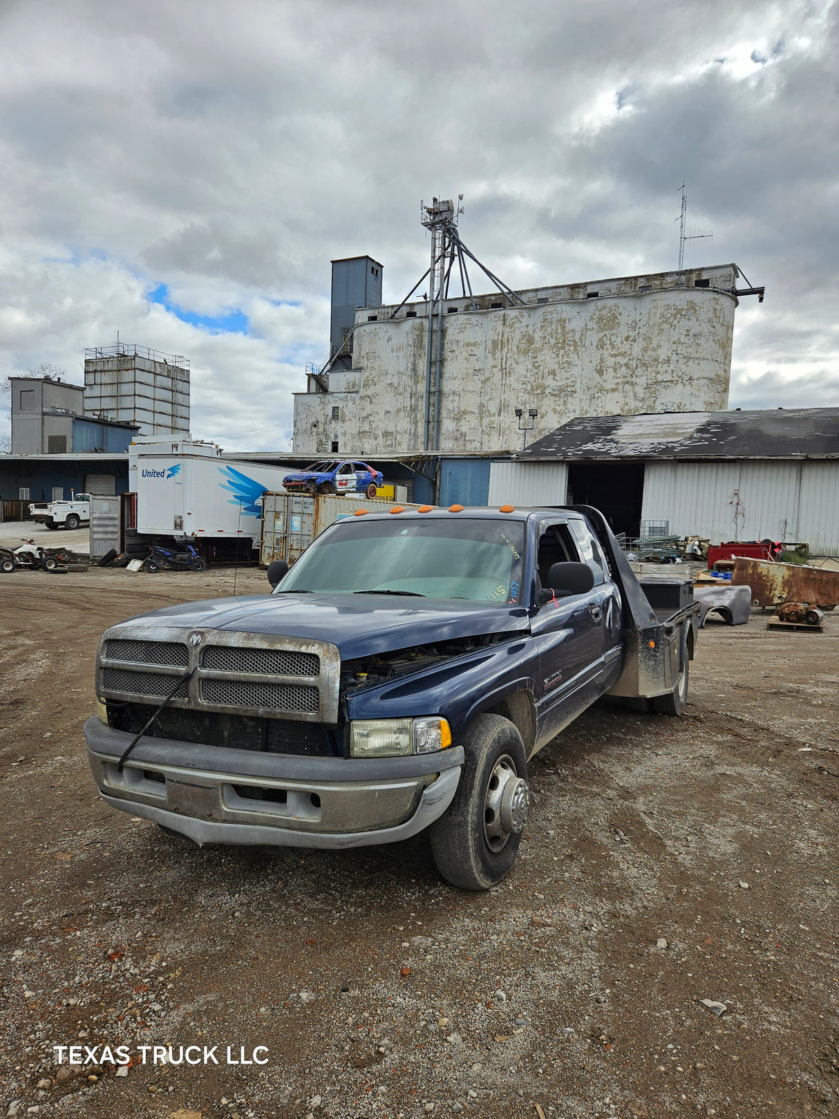 2000 DODGE RAM 3500 Extended Cab Long Bed Flatbed Cummins Manual Transmission - FULL PART OUT