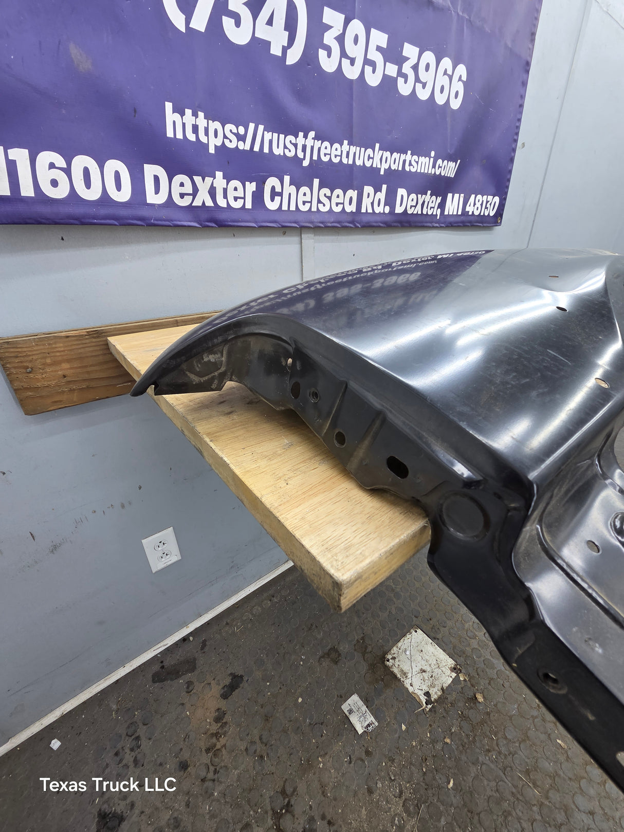 2004-2005 Ford Ranger Front LH Driver Side Fender With Flare Holes