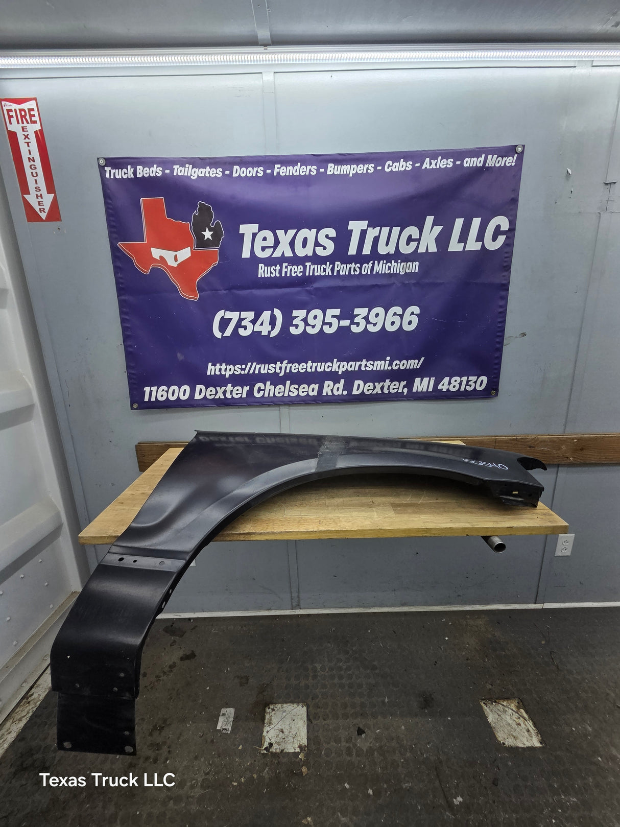 2002-2005 Ford Explorer Passenger Side RH Front Fender W/O Wheel Well Molding