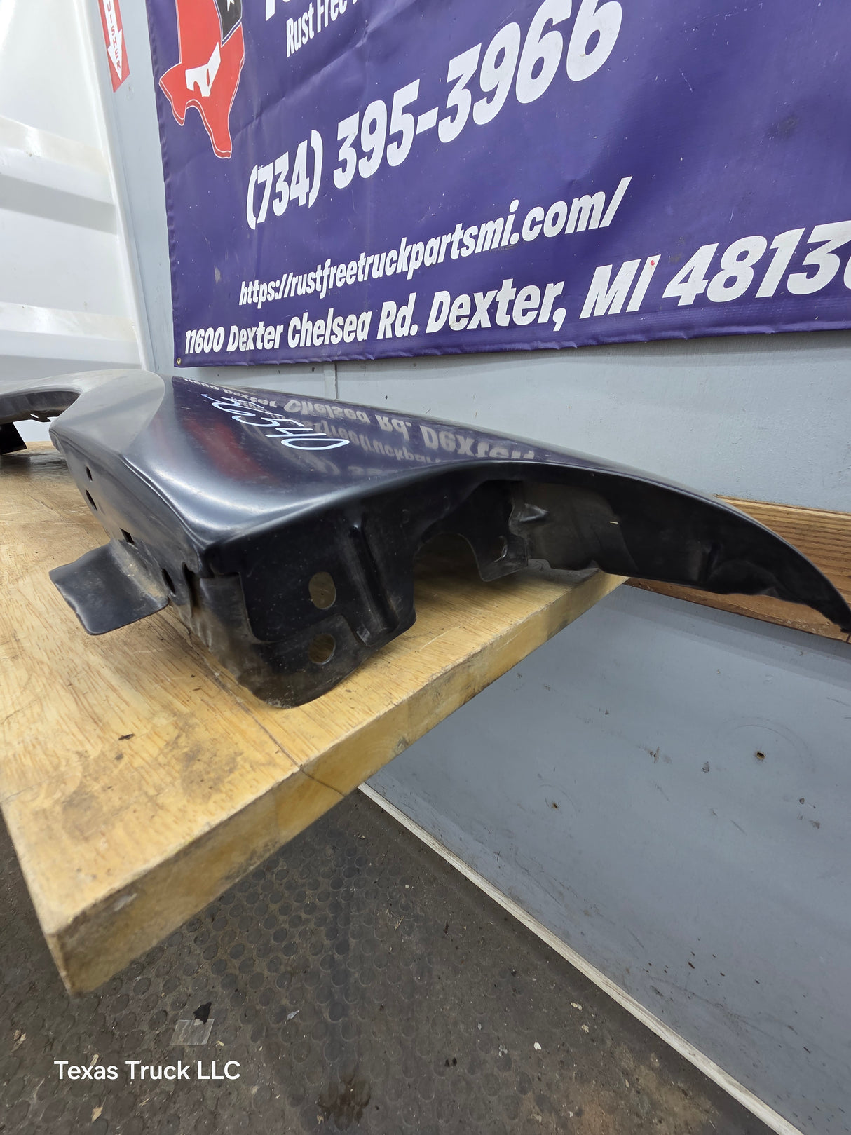 2002-2005 Ford Explorer Passenger Side RH Front Fender W/O Wheel Well Molding