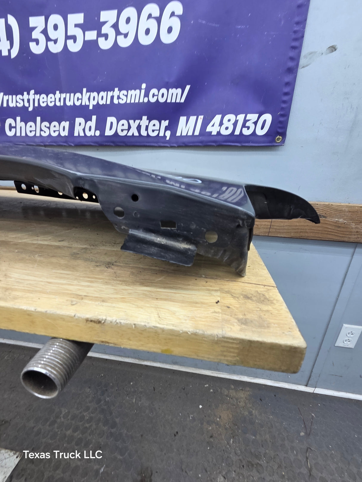 2002-2005 Ford Explorer Passenger Side RH Front Fender W/O Wheel Well Molding