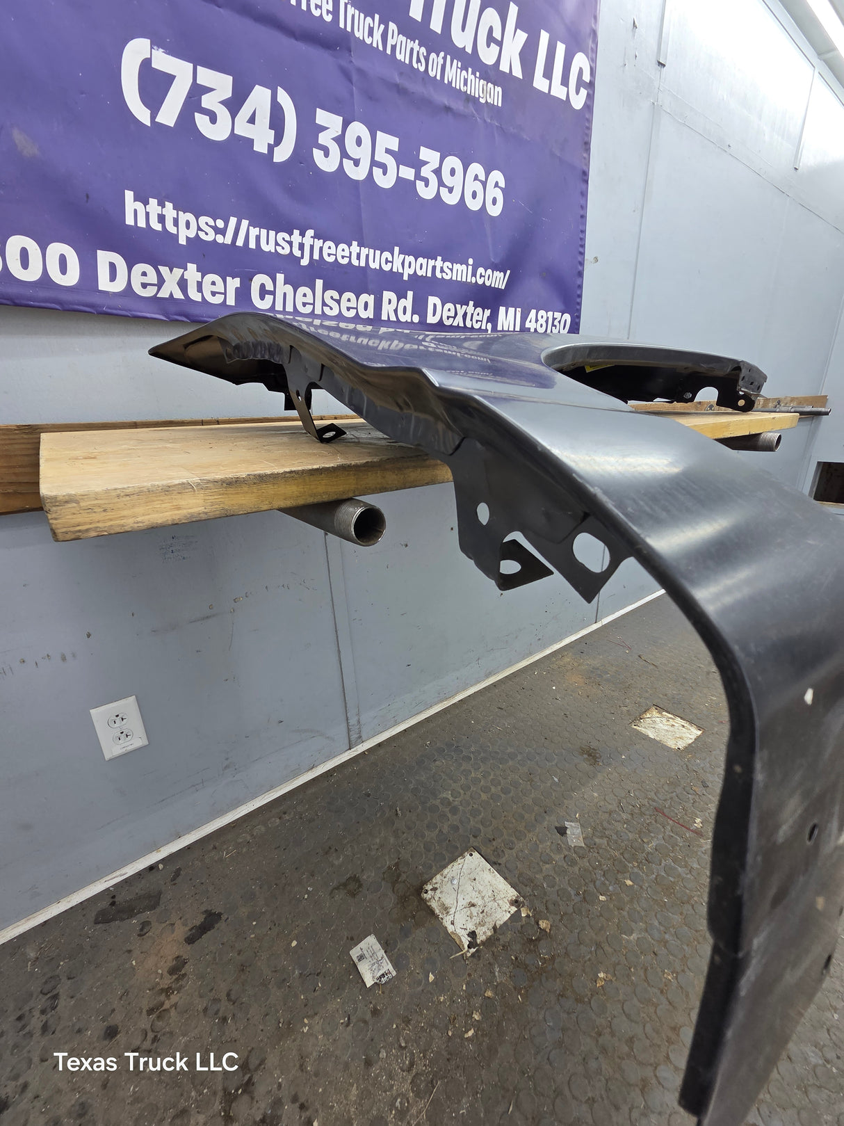 2002-2005 Ford Explorer Passenger Side RH Front Fender W/O Wheel Well Molding