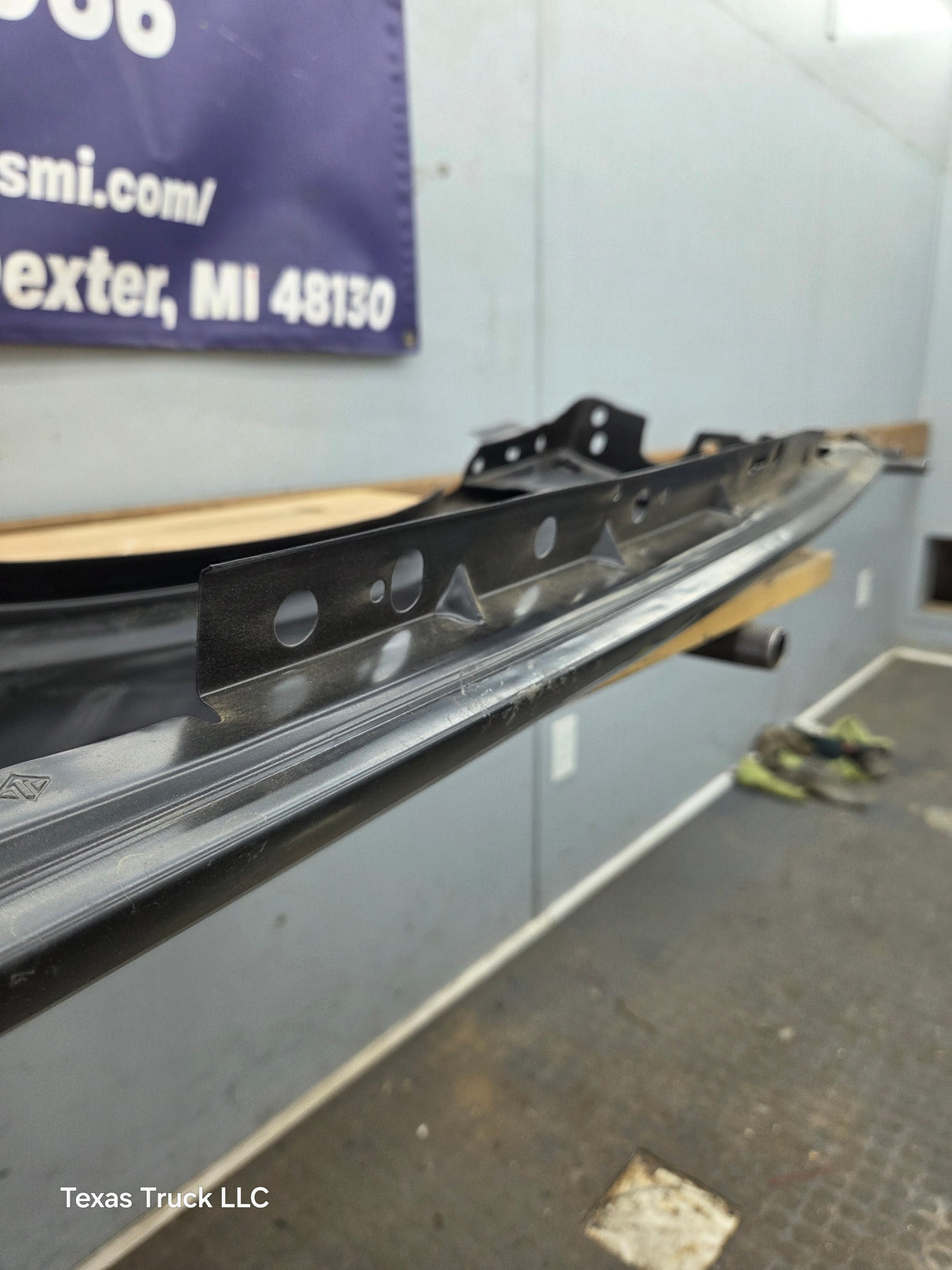 2002-2005 Ford Explorer Passenger Side RH Front Fender W/O Wheel Well Molding