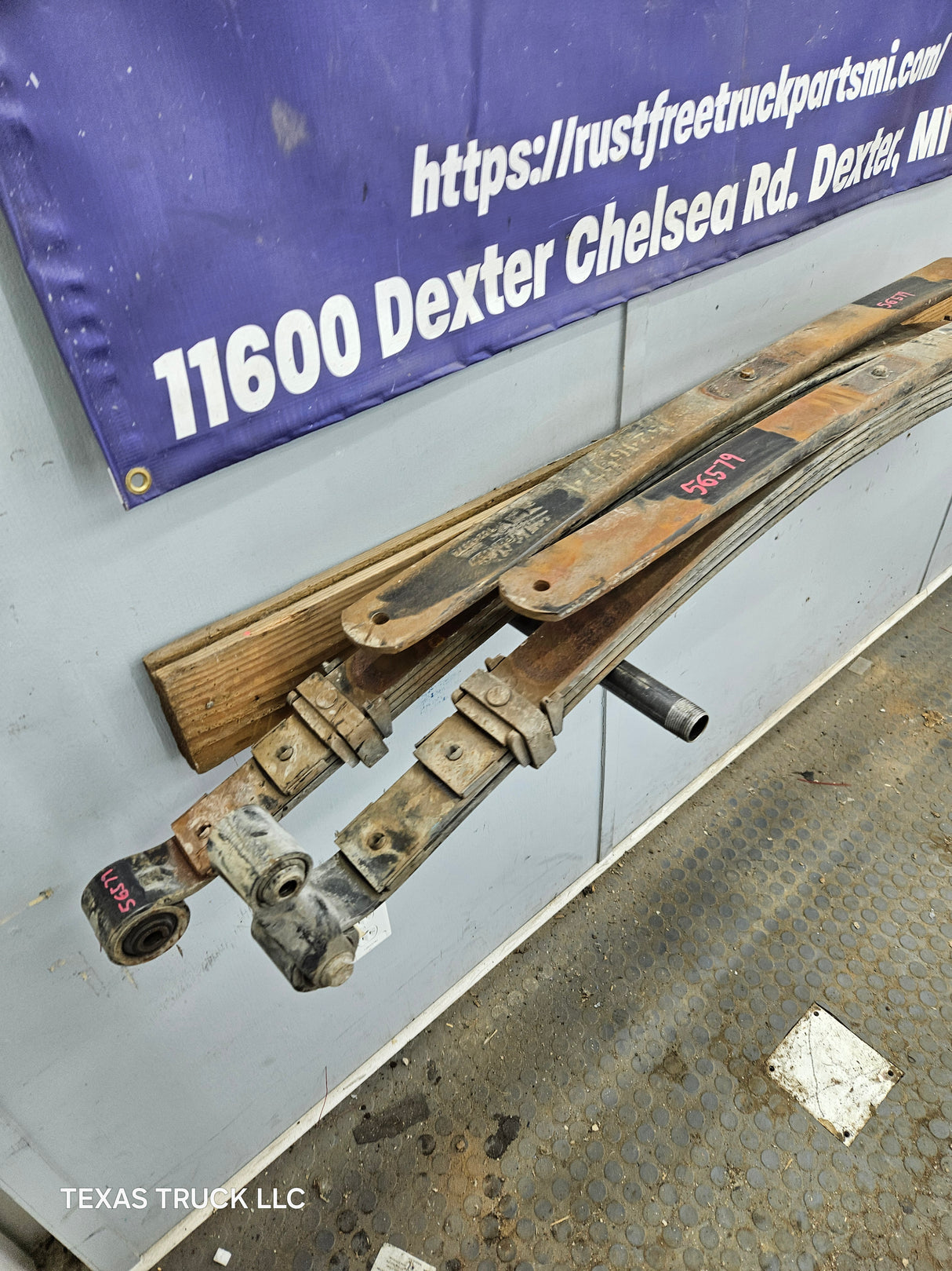 2001-2010 Chevrolet Silverado / GMC Sierra 2500HD 3500HD Rear Leaf Springs - Pair