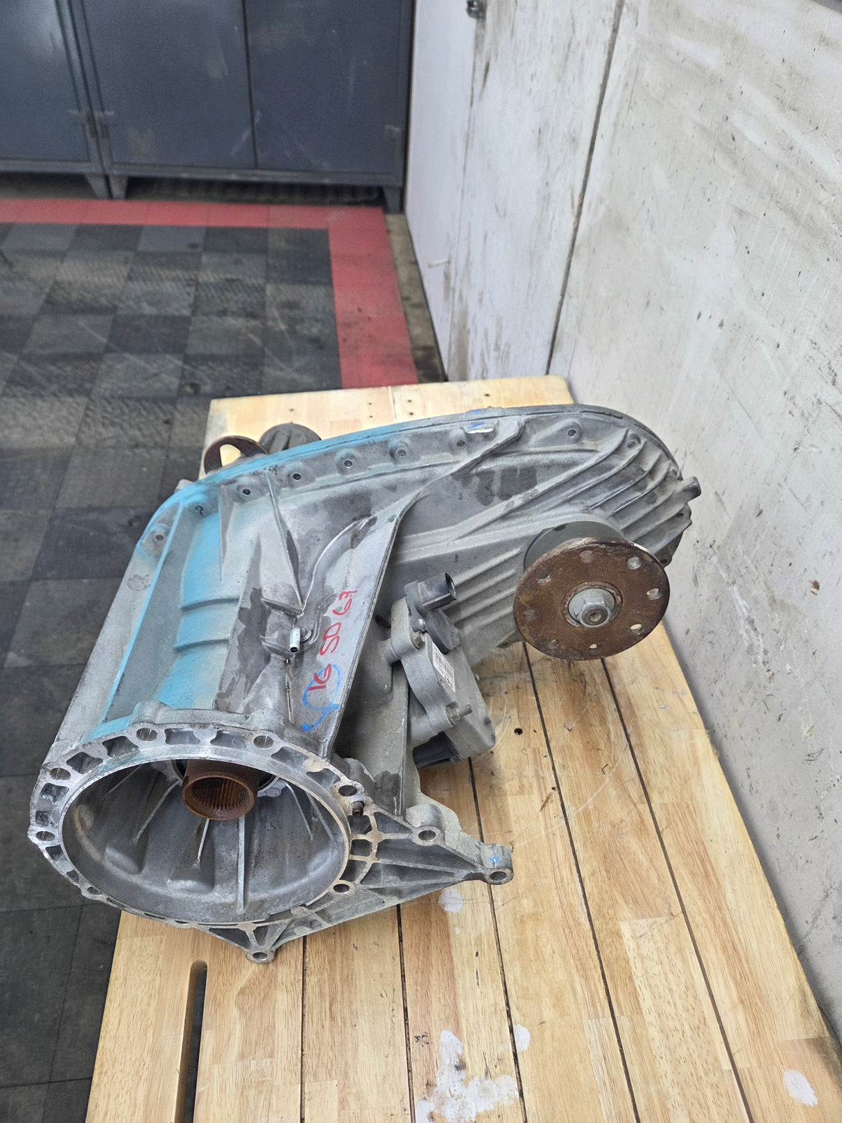 2011-2016 6.2L 6.7L Power Stroke Transfer Case slip yoke Electric Shift Ford F250 F350 F450 F550 Super Duty 81k Miles