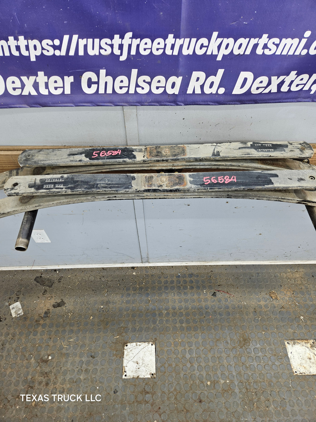 1999-2006 Chevrolet Silverado / GMC Sierra 1500 Rear Leaf Spring - Pair 15765128