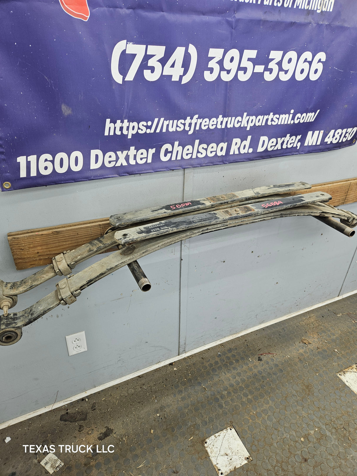 1999-2006 Chevrolet Silverado / GMC Sierra 1500 Rear Leaf Spring - Pair 15765128