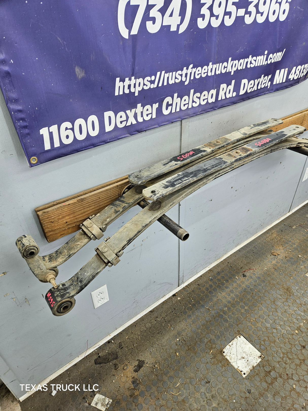 1999-2006 Chevrolet Silverado / GMC Sierra 1500 Rear Leaf Spring - Pair 15765128