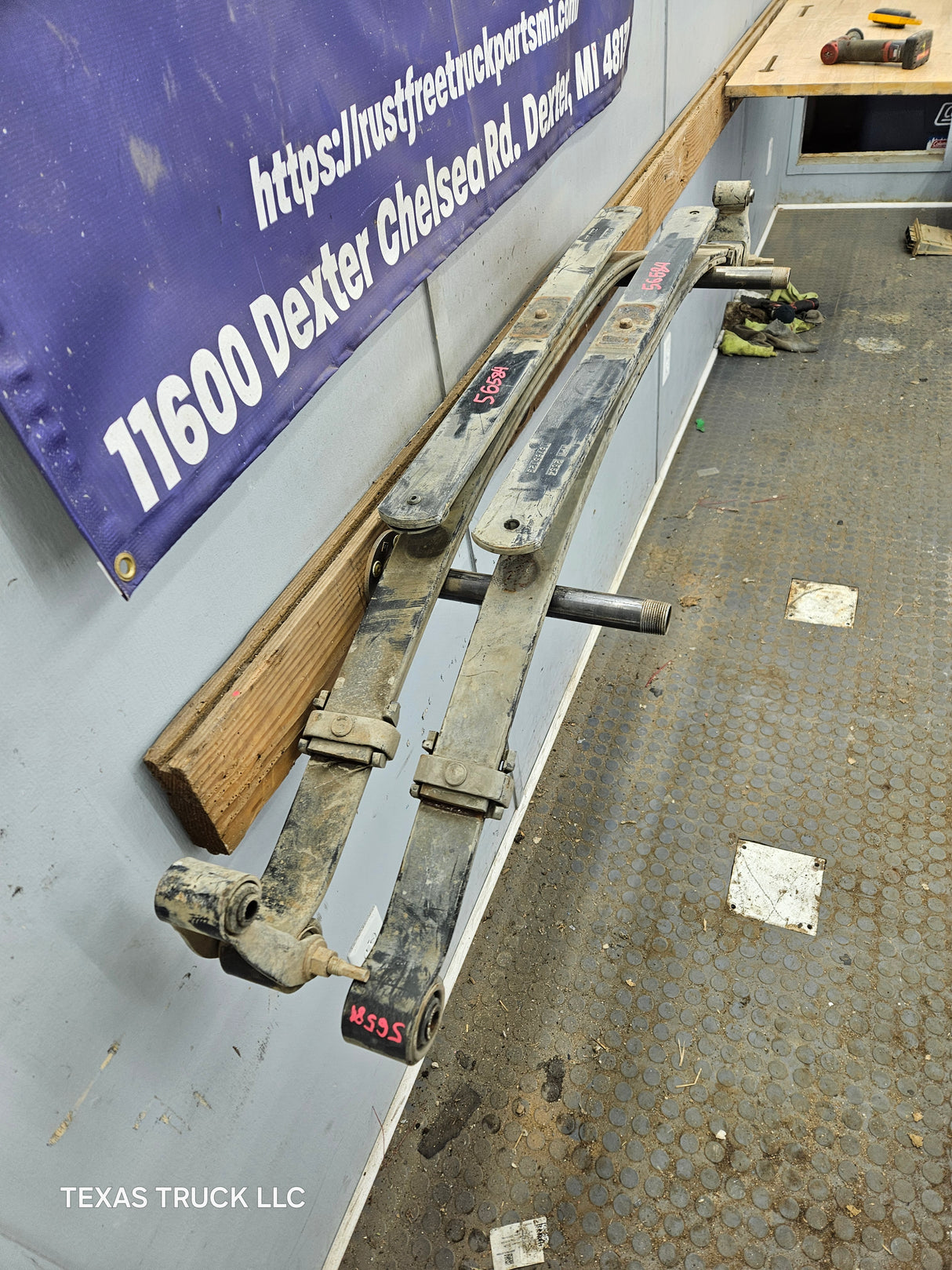 1999-2006 Chevrolet Silverado / GMC Sierra 1500 Rear Leaf Spring - Pair 15765128