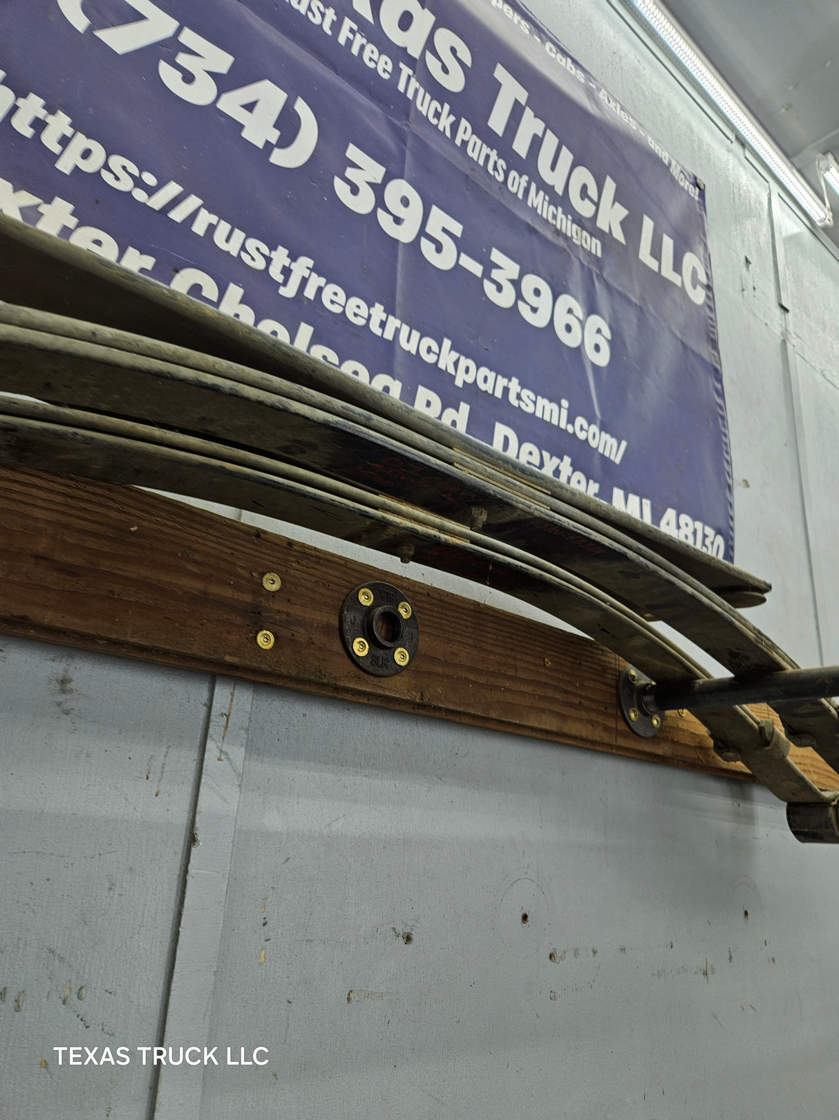 1999-2006 Chevrolet Silverado / GMC Sierra 1500 Rear Leaf Spring - Pair 15765128