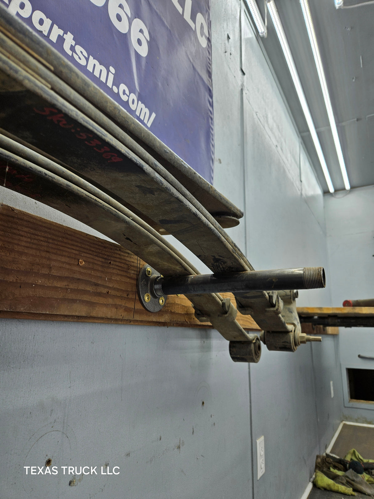 1999-2006 Chevrolet Silverado / GMC Sierra 1500 Rear Leaf Spring - Pair 15765128