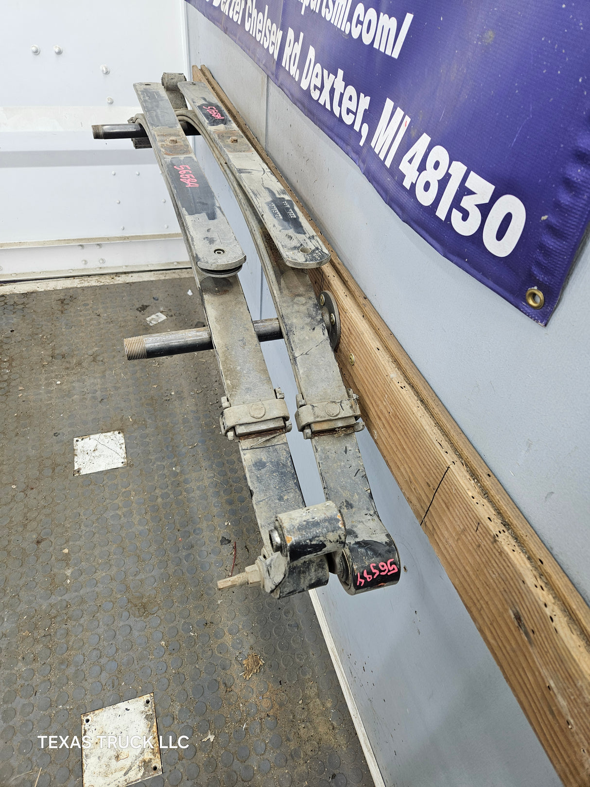 1999-2006 Chevrolet Silverado / GMC Sierra 1500 Rear Leaf Spring - Pair 15765128