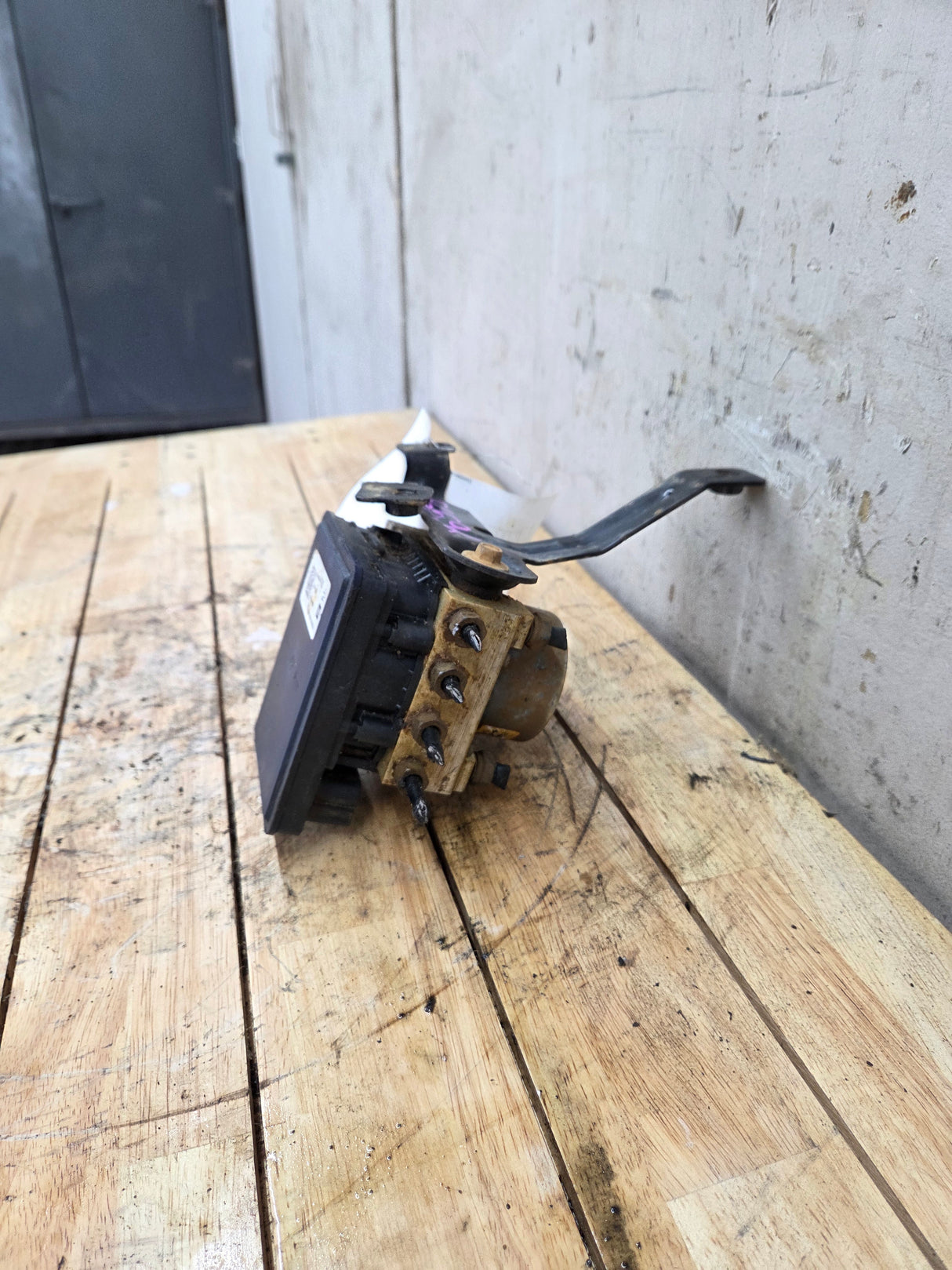 2018-2019 Chevrolet Silverado GMC Sierra 2500 3500 ABS Pump Module - 84384400