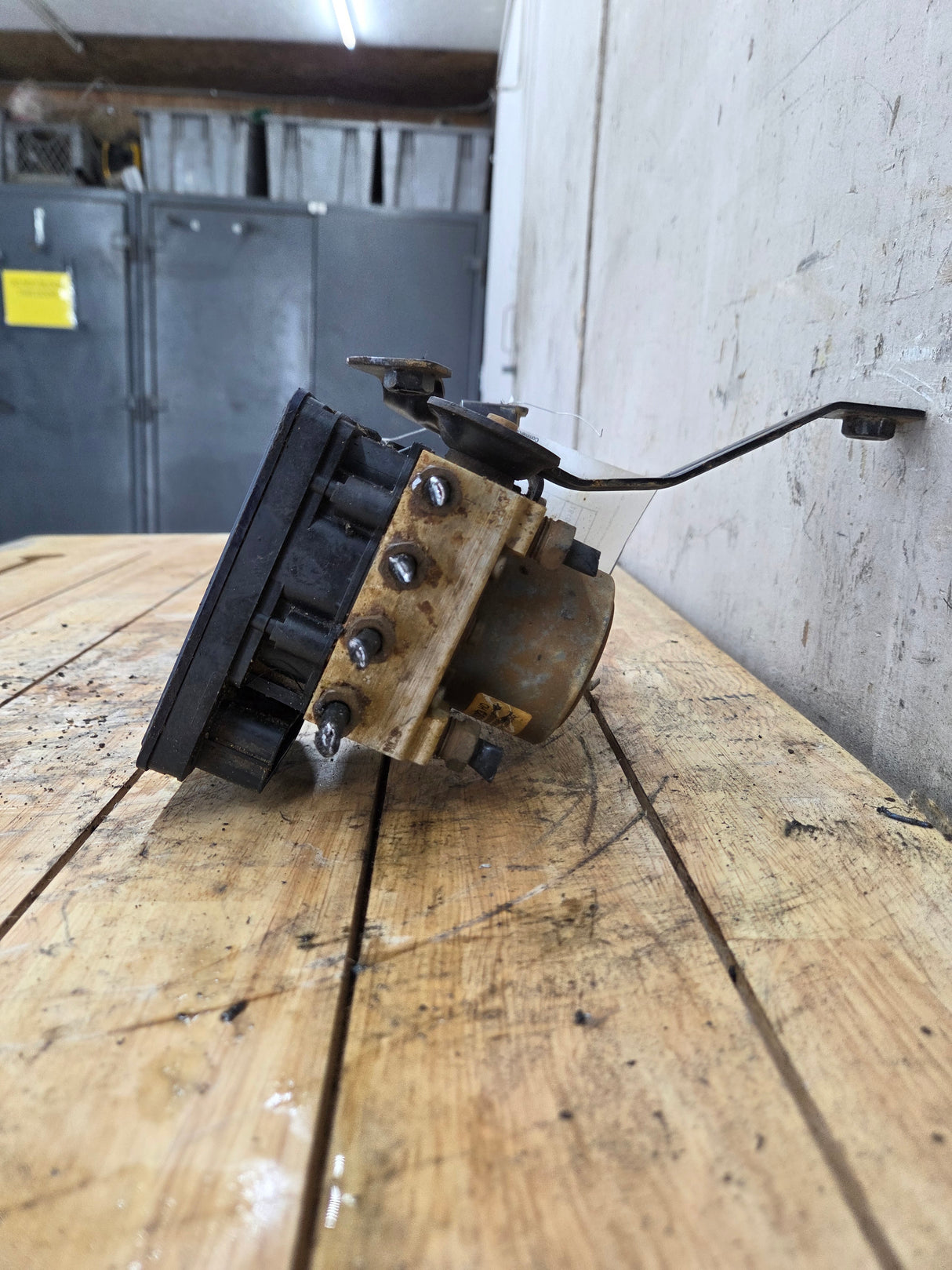 2018-2019 Chevrolet Silverado GMC Sierra 2500 3500 ABS Pump Module - 84384400