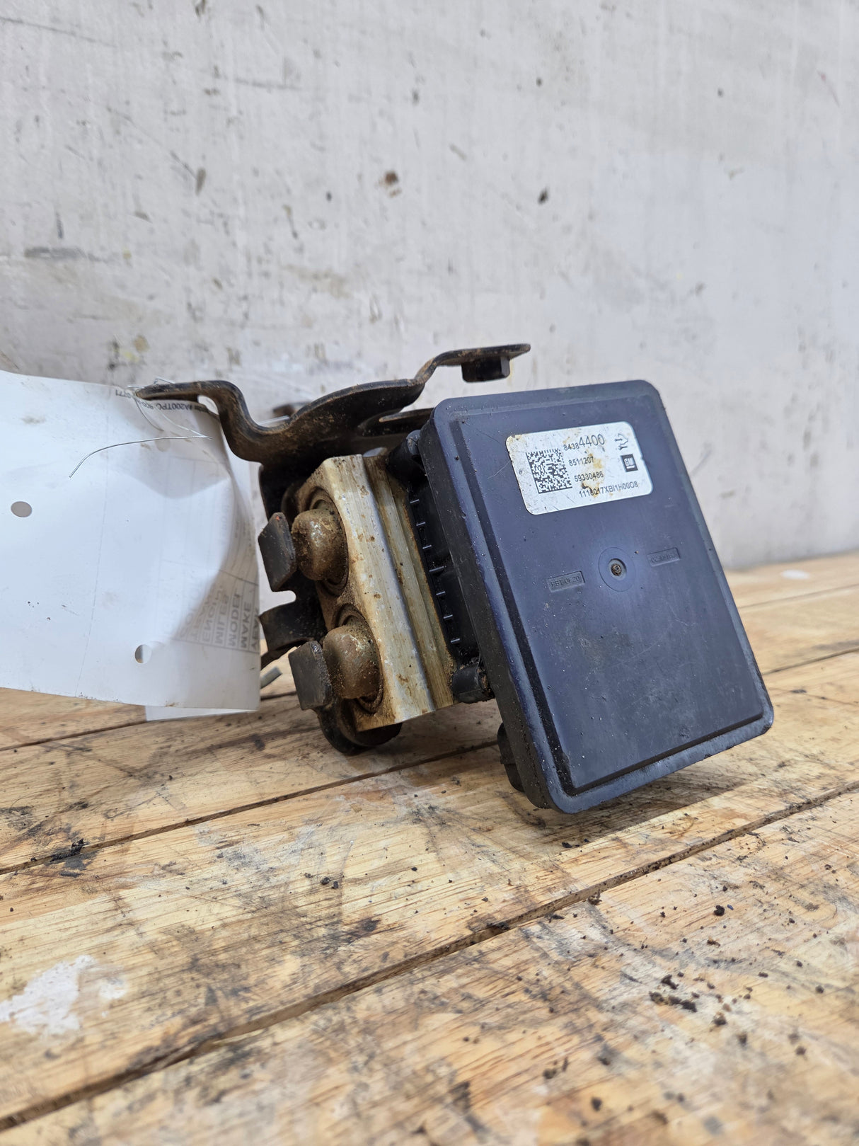 2018-2019 Chevrolet Silverado GMC Sierra 2500 3500 ABS Pump Module - 84384400