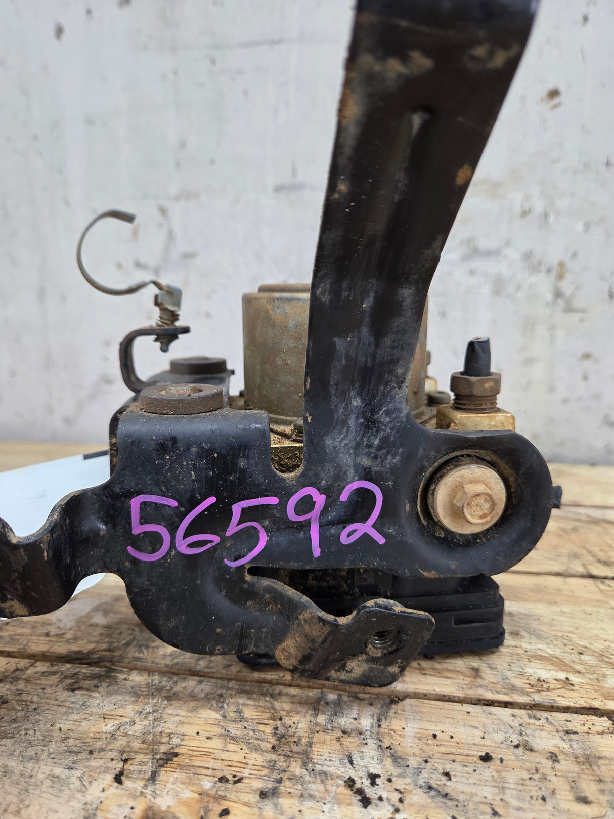 2018-2019 Chevrolet Silverado GMC Sierra 2500 3500 ABS Pump Module - 84384400