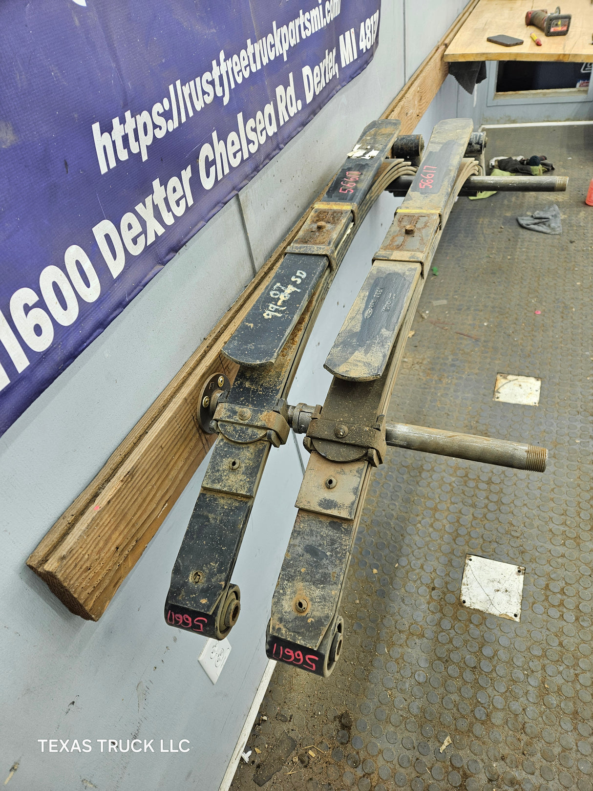 1999-2007 Ford F250 F350 Super Duty Rear Leaf Springs - Pair