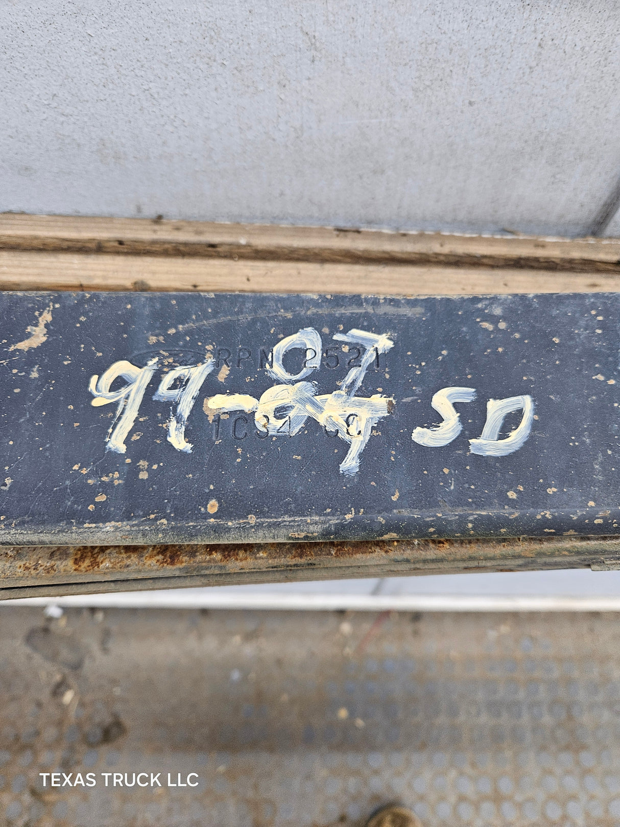 1999-2007 Ford F250 F350 Super Duty Rear Leaf Springs - Pair