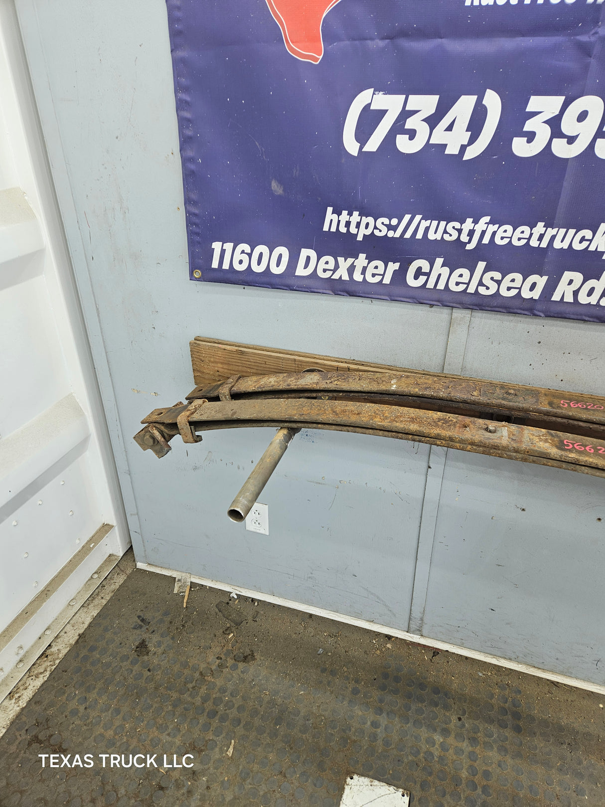 1999-2004 Ford F250 F350 Super Duty Excursion Front Leaf Springs - Pair