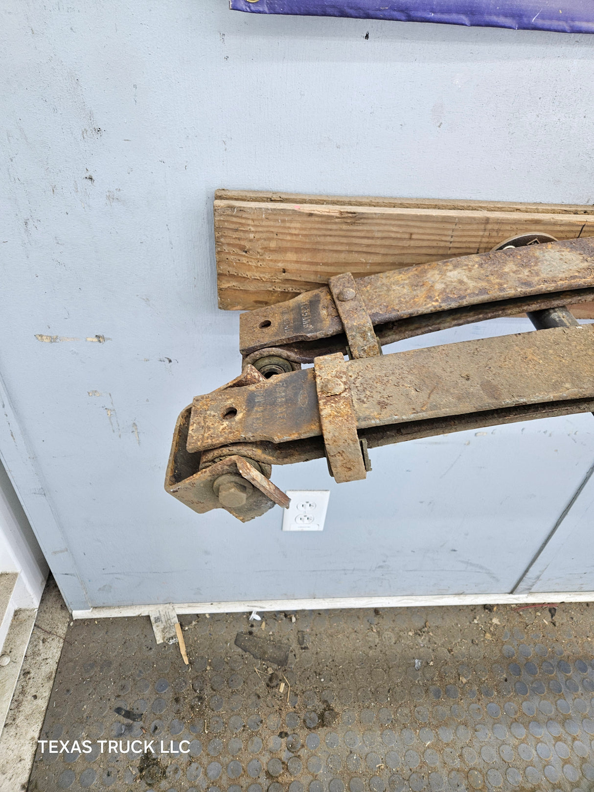 1999-2004 Ford F250 F350 Super Duty Excursion Front Leaf Springs - Pair
