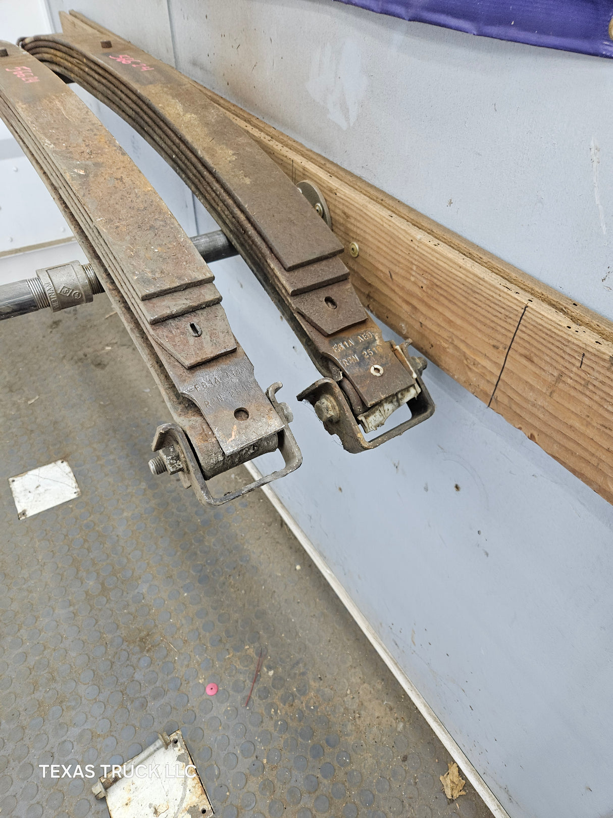 1999-2004 Ford F250 F350 Super Duty Excursion EXTRA HEAVY DUTY Front Leaf Springs - Pair