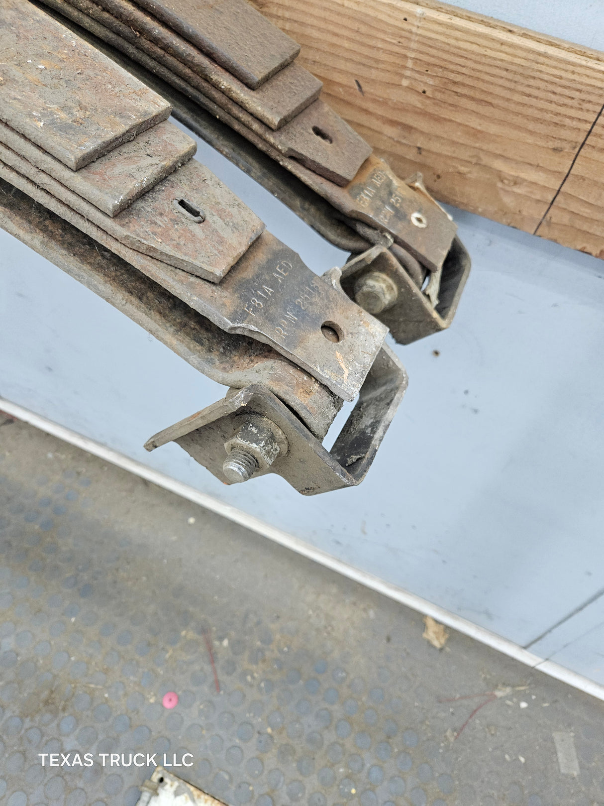 1999-2004 Ford F250 F350 Super Duty Excursion EXTRA HEAVY DUTY Front Leaf Springs - Pair