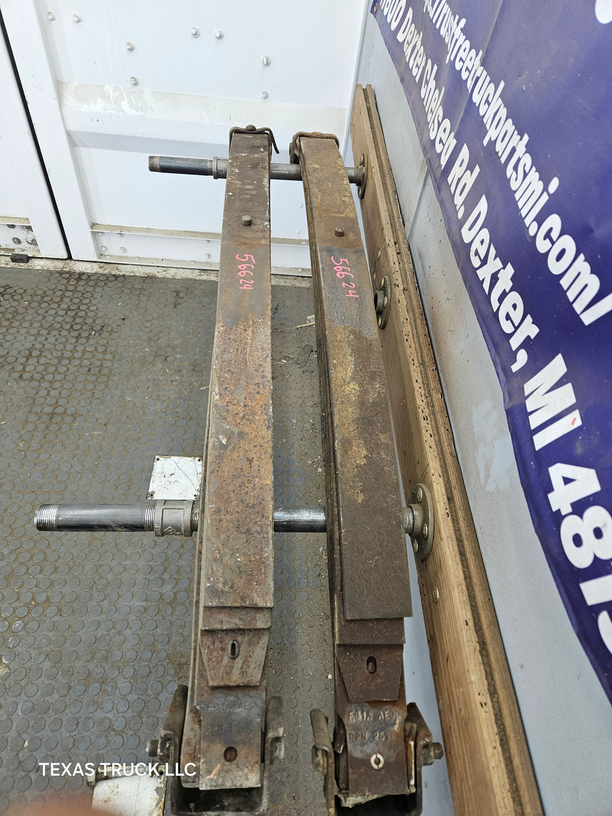 1999-2004 Ford F250 F350 Super Duty Excursion EXTRA HEAVY DUTY Front Leaf Springs - Pair