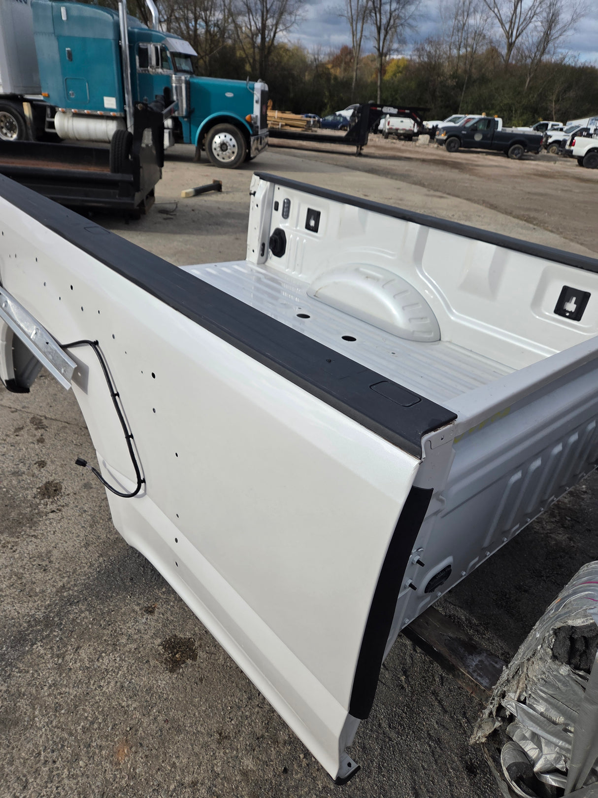 2017-2022 Ford Super Duty F350 F450 F550 8' Dually Bed - Pearl White