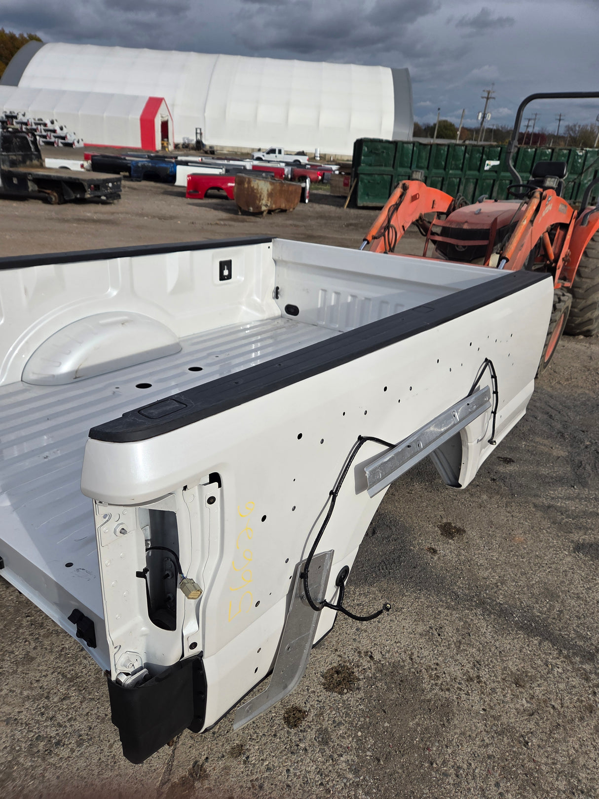 2017-2022 Ford Super Duty F350 F450 F550 8' Dually Bed - Pearl White