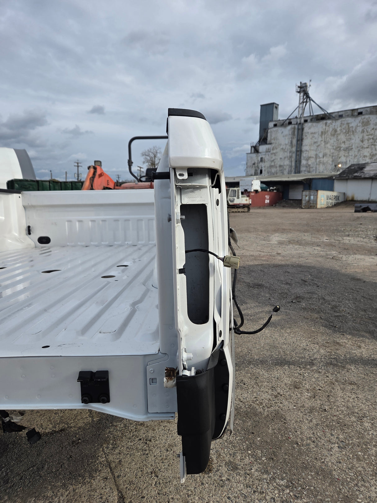 2017-2022 Ford Super Duty F350 F450 F550 8' Dually Bed - Pearl White