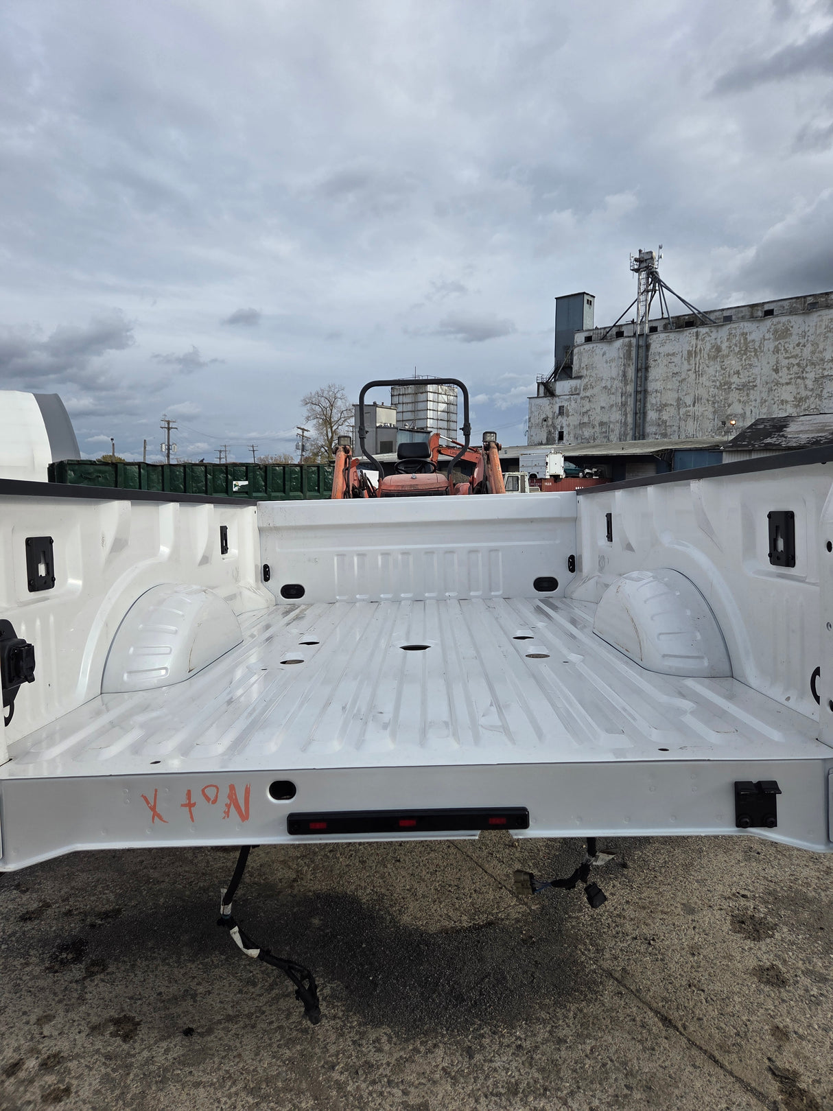 2017-2022 Ford Super Duty F350 F450 F550 8' Dually Bed - Pearl White