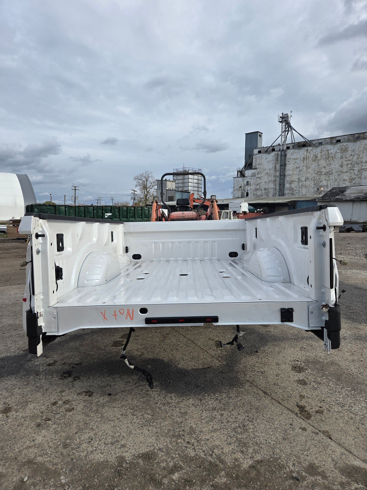 2017-2022 Ford Super Duty F350 F450 F550 8' Dually Bed - Pearl White