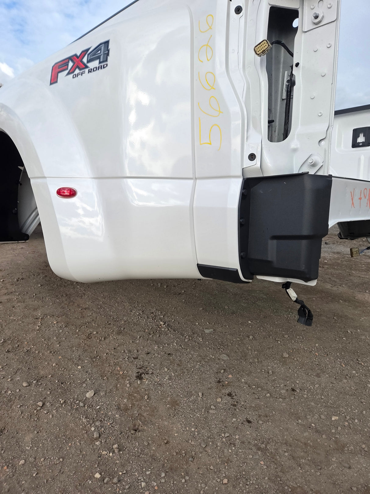 2017-2022 Ford Super Duty F350 F450 F550 8' Dually Bed - Pearl White