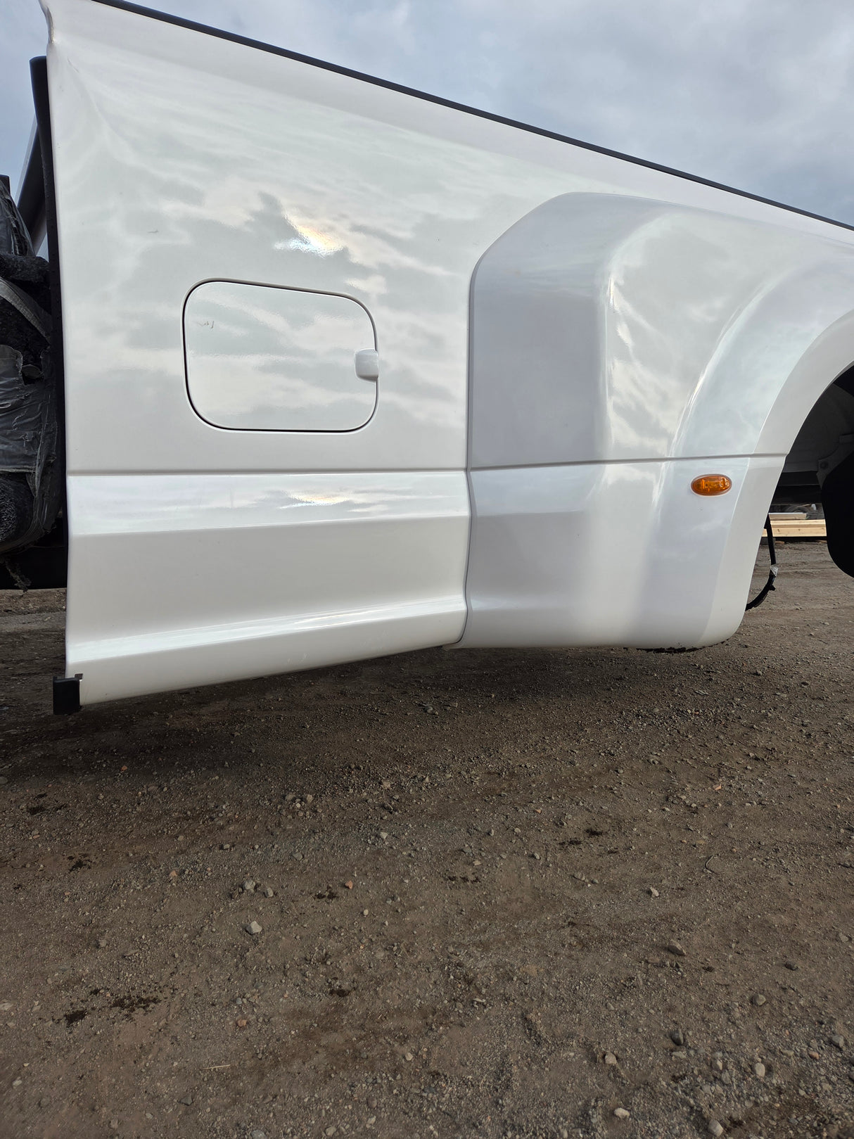 2017-2022 Ford Super Duty F350 F450 F550 8' Dually Bed - Pearl White