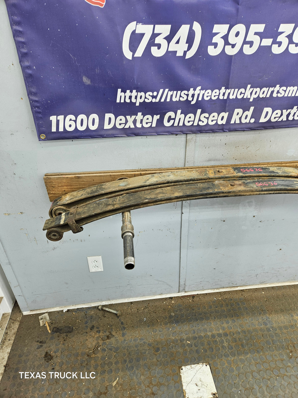 1999-2004 Ford F250 F350 Super Duty Excursion Front Leaf Springs - Pair