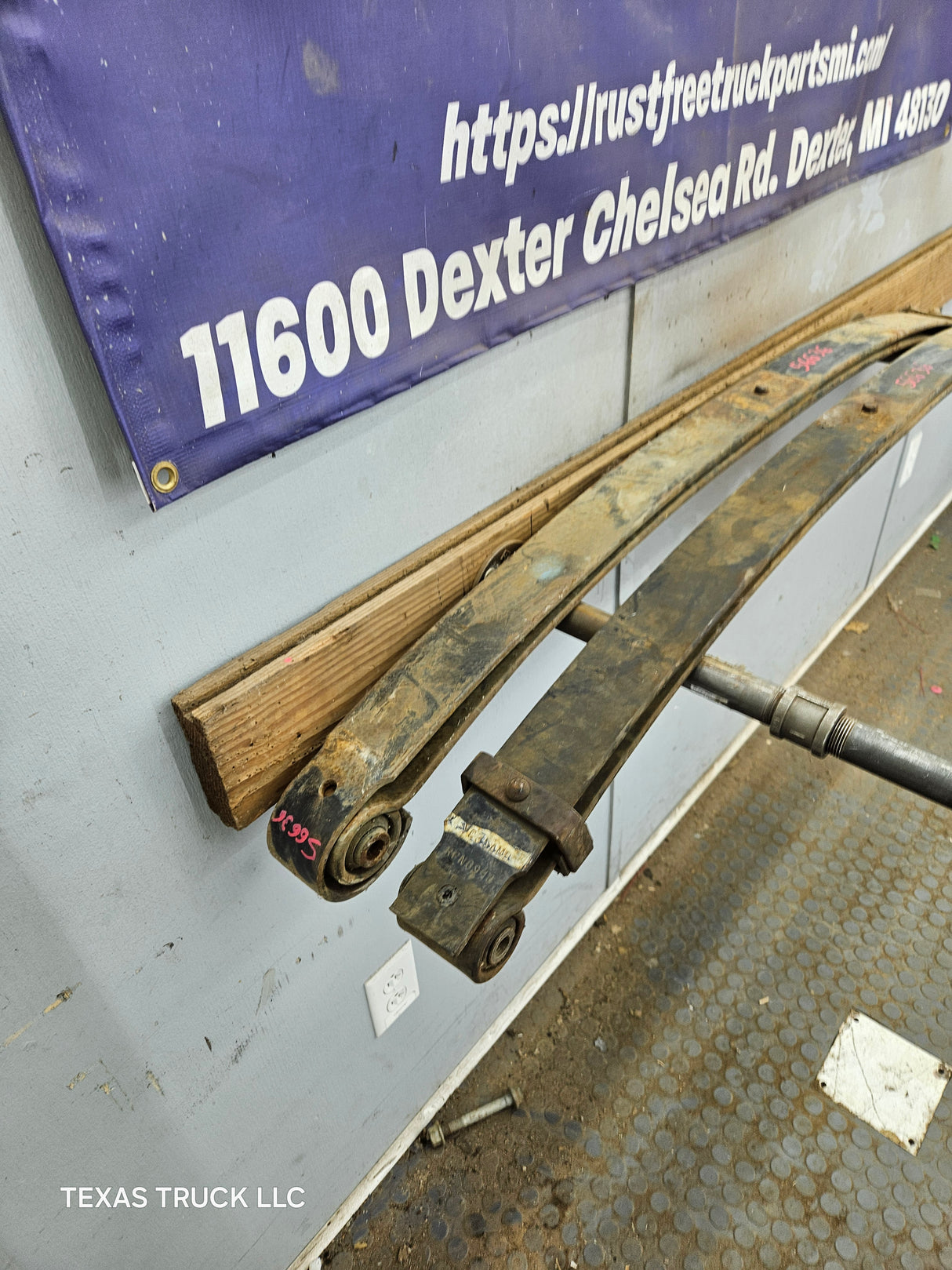 1999-2004 Ford F250 F350 Super Duty Excursion Front Leaf Springs - Pair