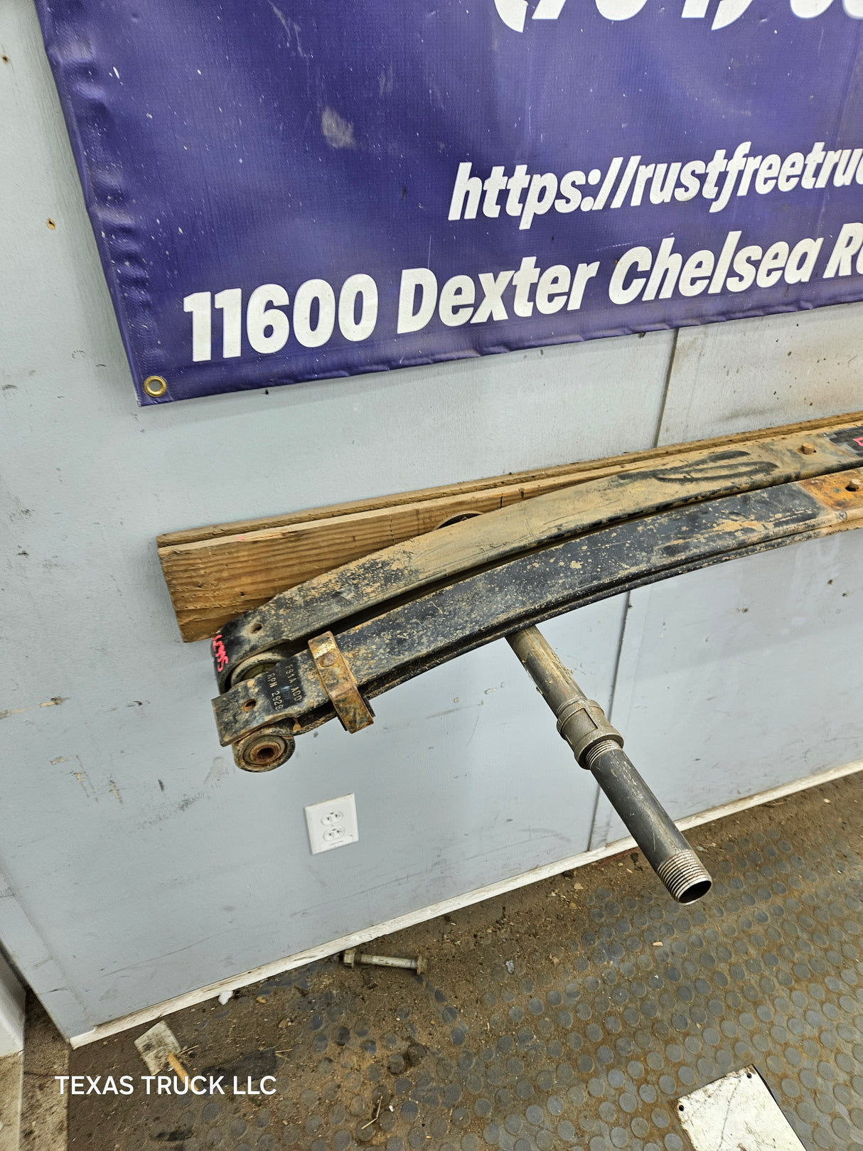 1999-2004 Ford F250 F350 Super Duty Excursion Front Leaf Springs - Pair